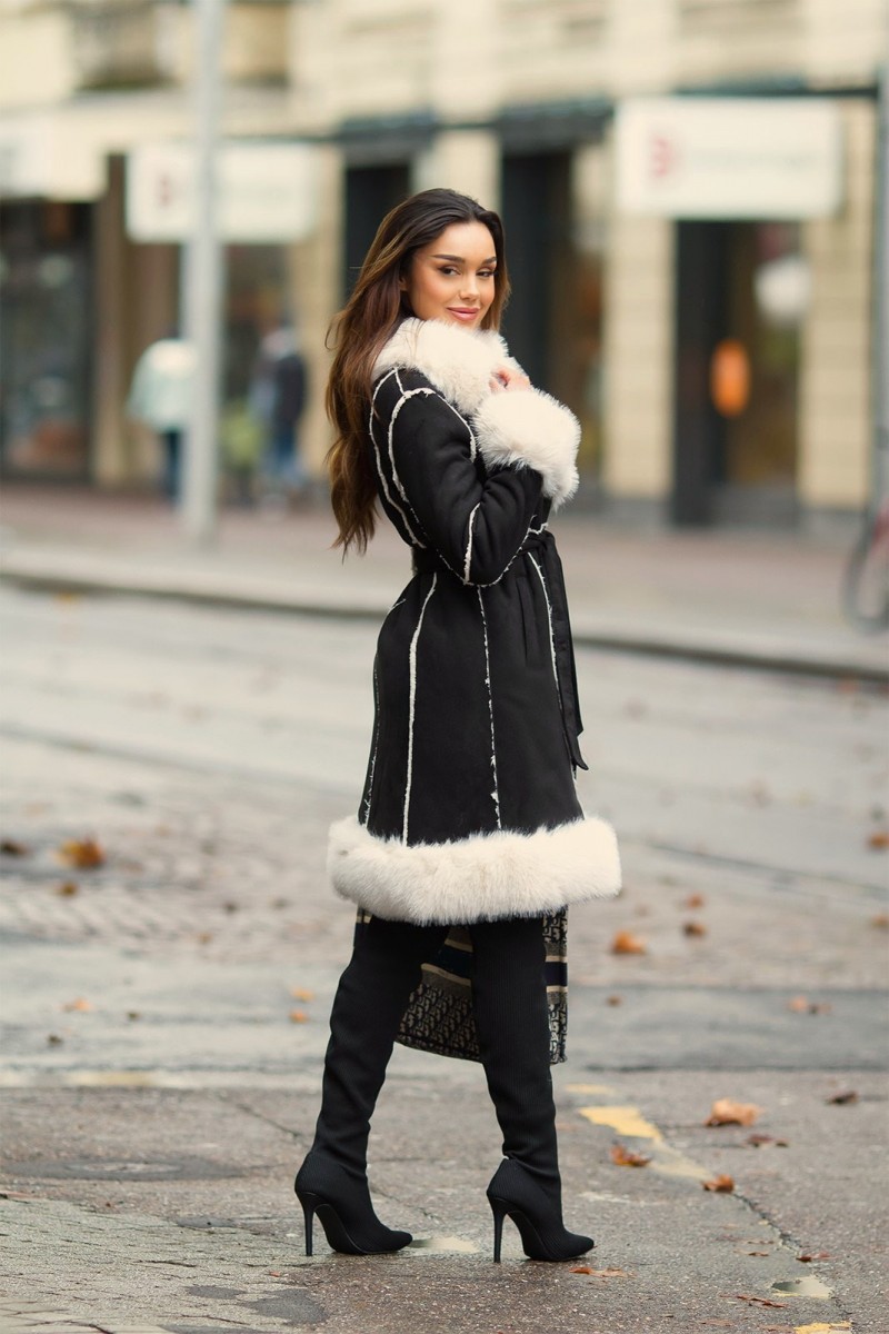 Gyönyörű női télikabát prémes fekete-krém